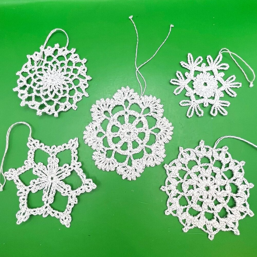 Lot of 5 VTG Handmade Crochet Snowflake Ornaments 1980s Metallic Holiday Décor
